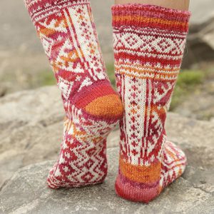 Gebreide sokken met Noors patroon