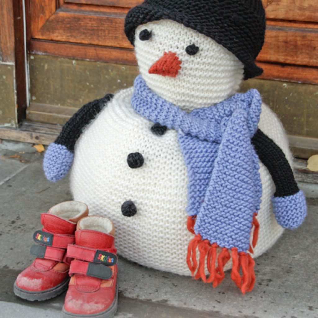 Sneeuwpop breien met muts en sjaal