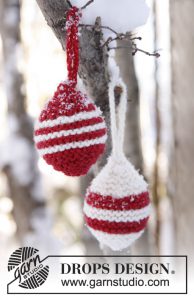 Twee verschillende kerstballen breien