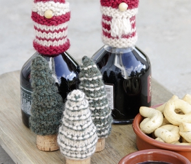 Kerstmannen en kerstbomen breien