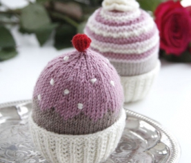 Twee verschillende cupcakes breien